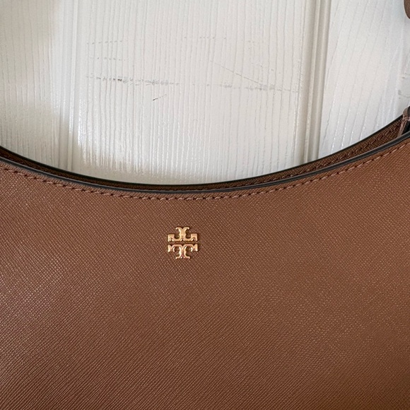 Tory Burch Emerson Shoulder Bag Saffiano Leather in Moose NWOT - Picture 3 of 8